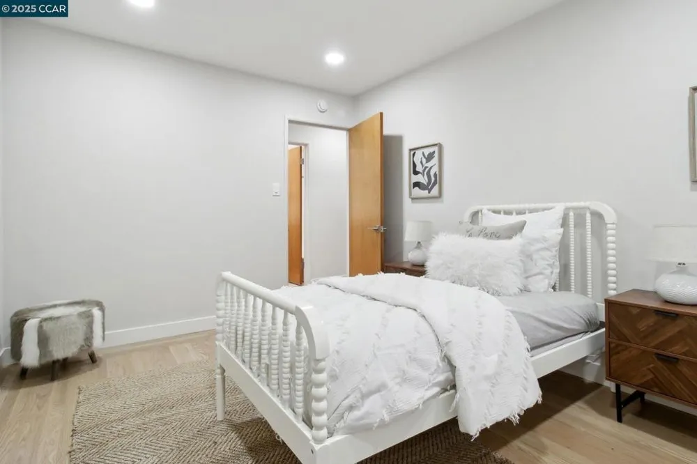 30 La Cuesta Rd Orinda, CA 94563