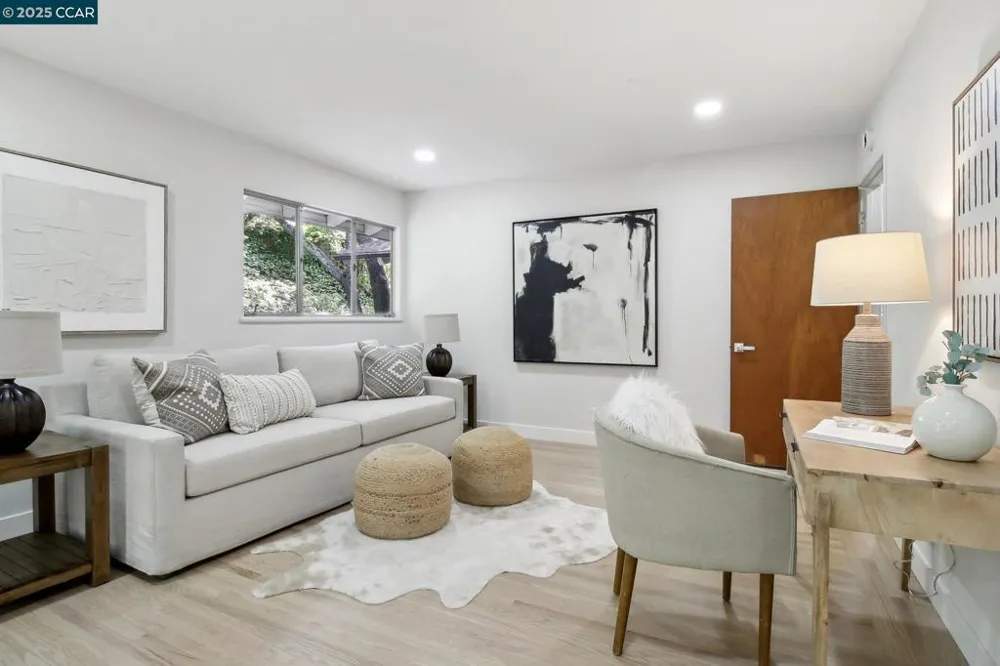 30 La Cuesta Rd Orinda, CA 94563
