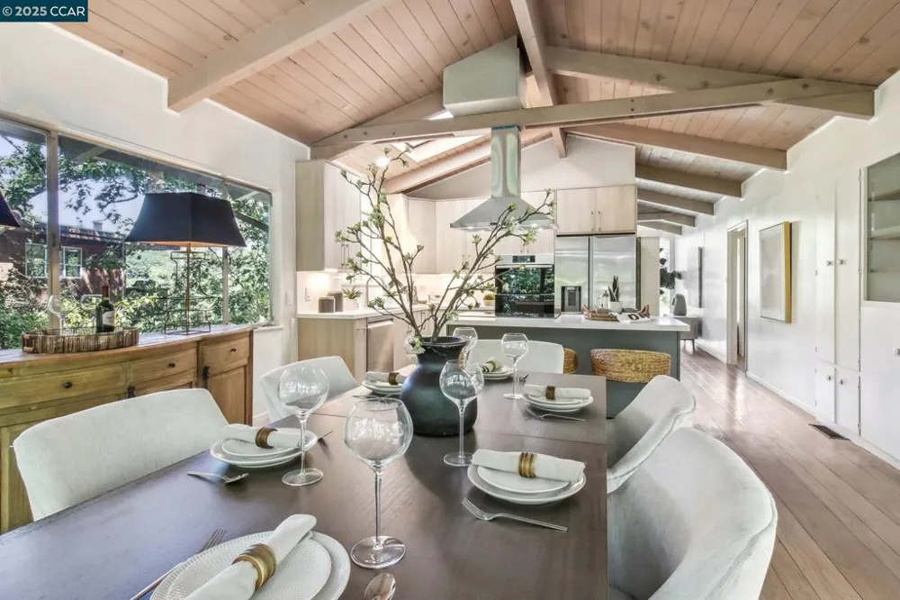 30 La Cuesta Rd Orinda, CA 94563