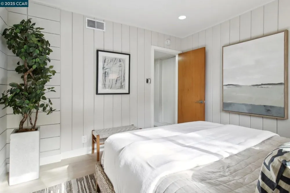 30 La Cuesta Rd Orinda, CA 94563