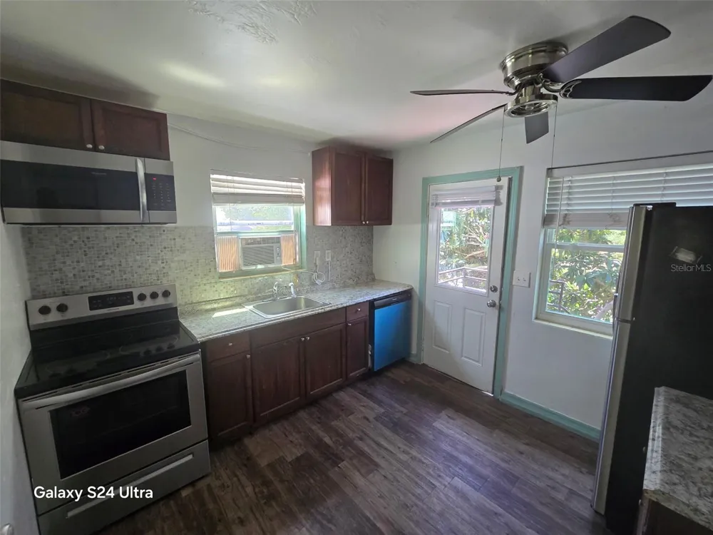 7306 EARLWOOD AVENUE Mount Dora, FL 32757