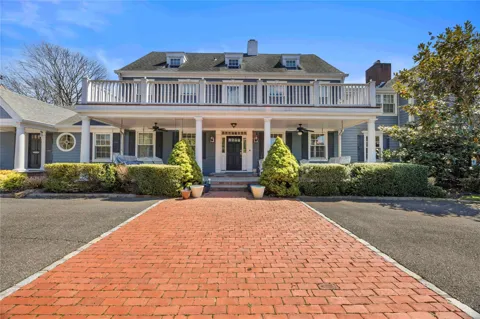 233 Narragansett Avenue