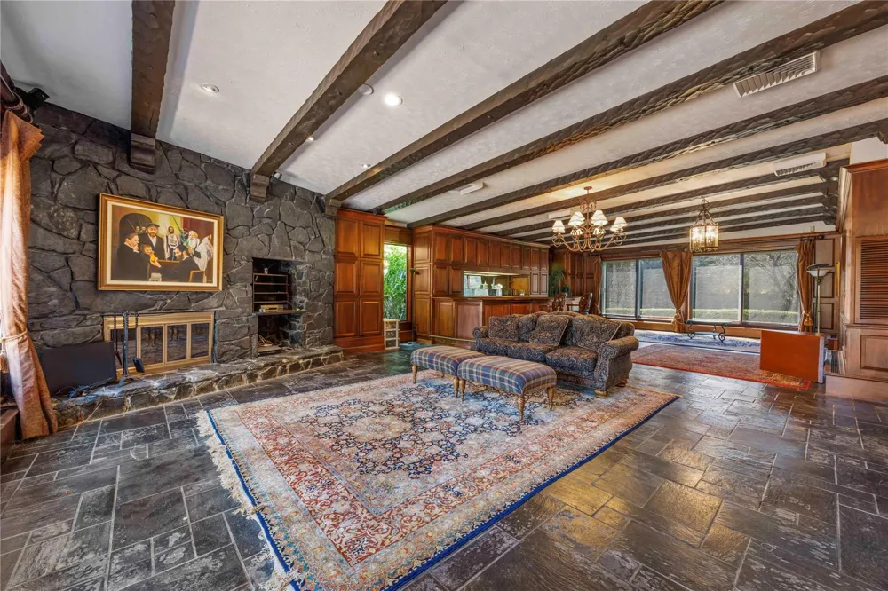 233 Narragansett Avenue Lawrence, NY 11559