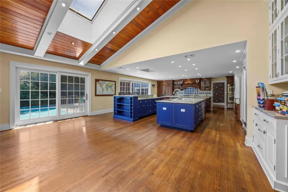 233 Narragansett Avenue Lawrence, NY 11559