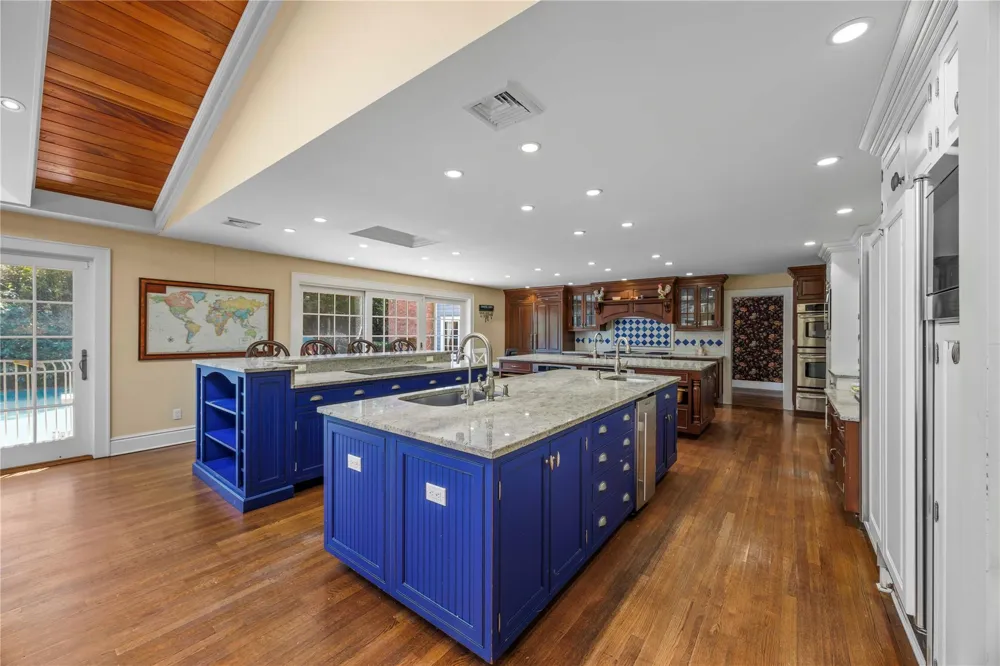 233 Narragansett Avenue Lawrence, NY 11559