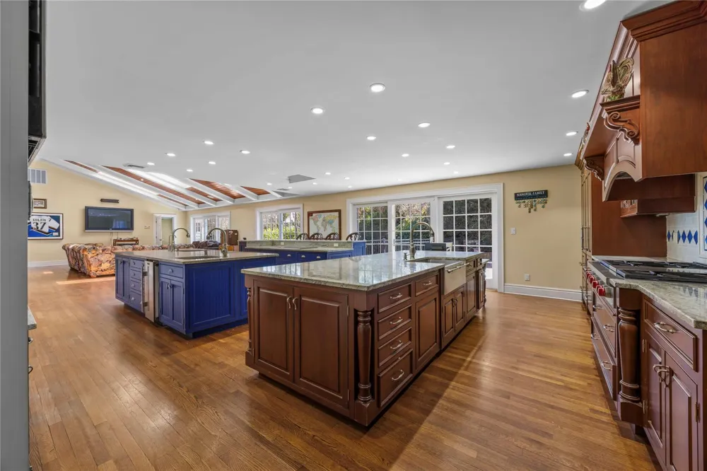 233 Narragansett Avenue Lawrence, NY 11559