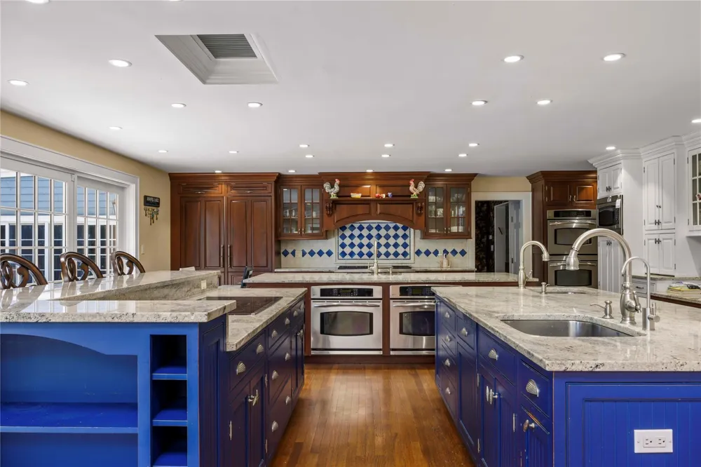 233 Narragansett Avenue Lawrence, NY 11559