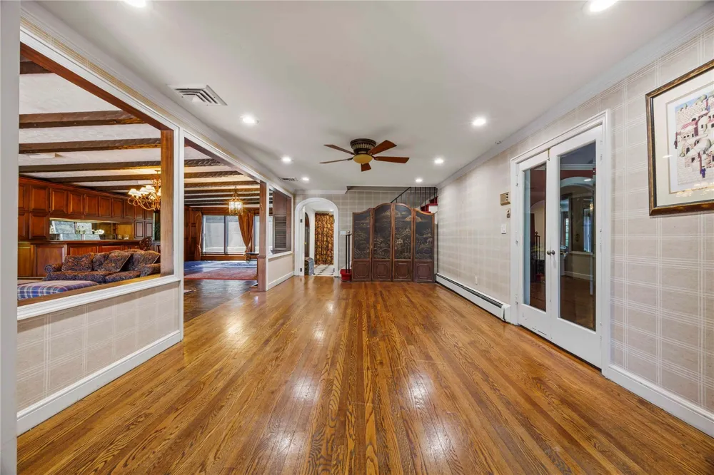 233 Narragansett Avenue Lawrence, NY 11559