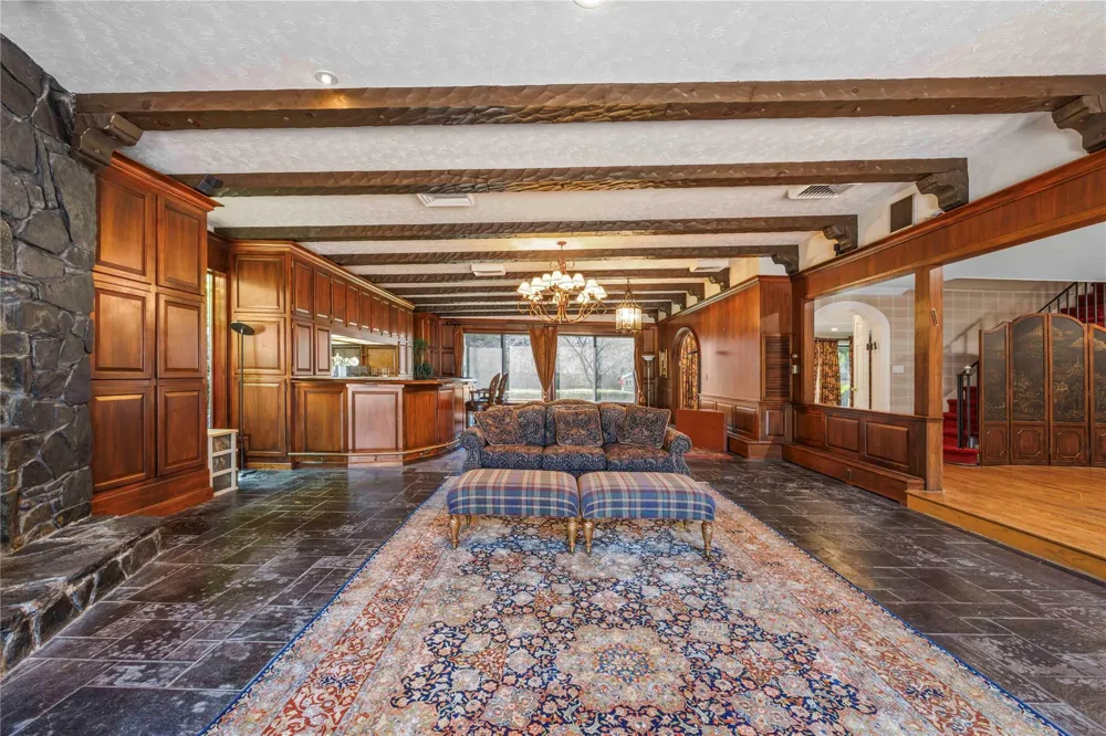 233 Narragansett Avenue Lawrence, NY 11559