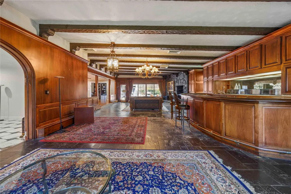233 Narragansett Avenue Lawrence, NY 11559