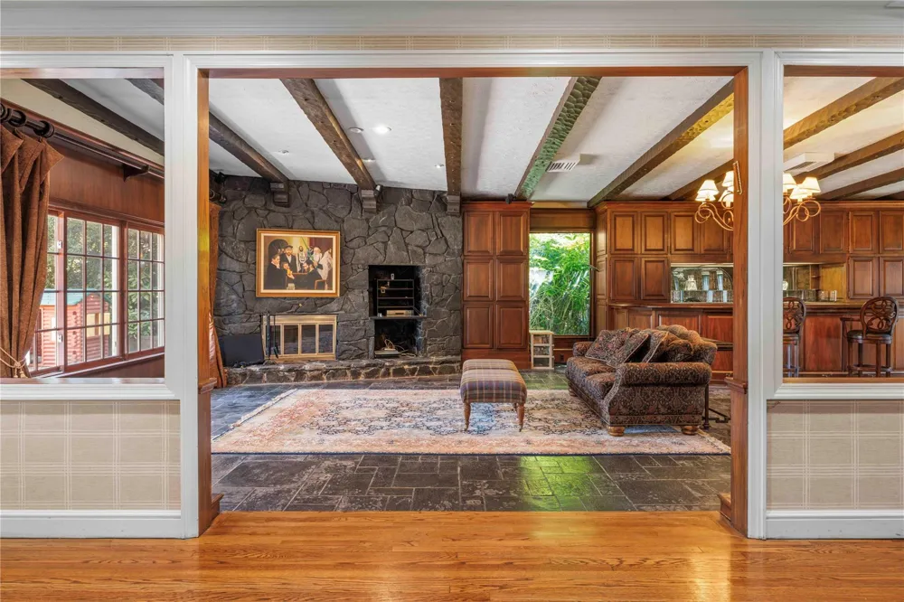 233 Narragansett Avenue Lawrence, NY 11559