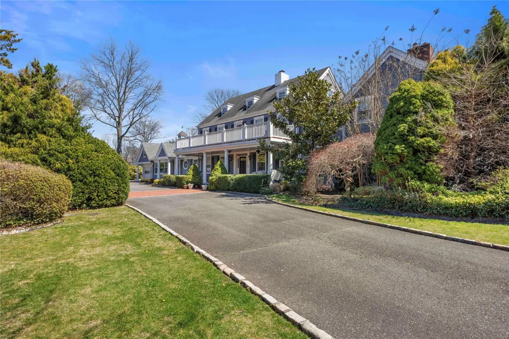 233 Narragansett Avenue Lawrence, NY 11559