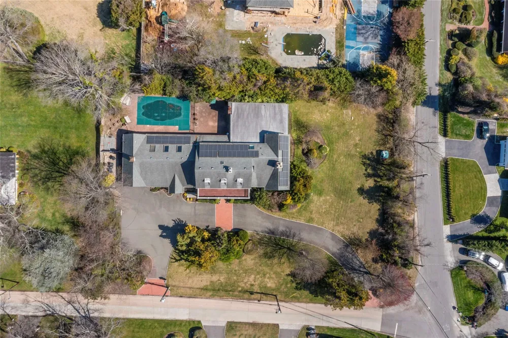 233 Narragansett Avenue Lawrence, NY 11559
