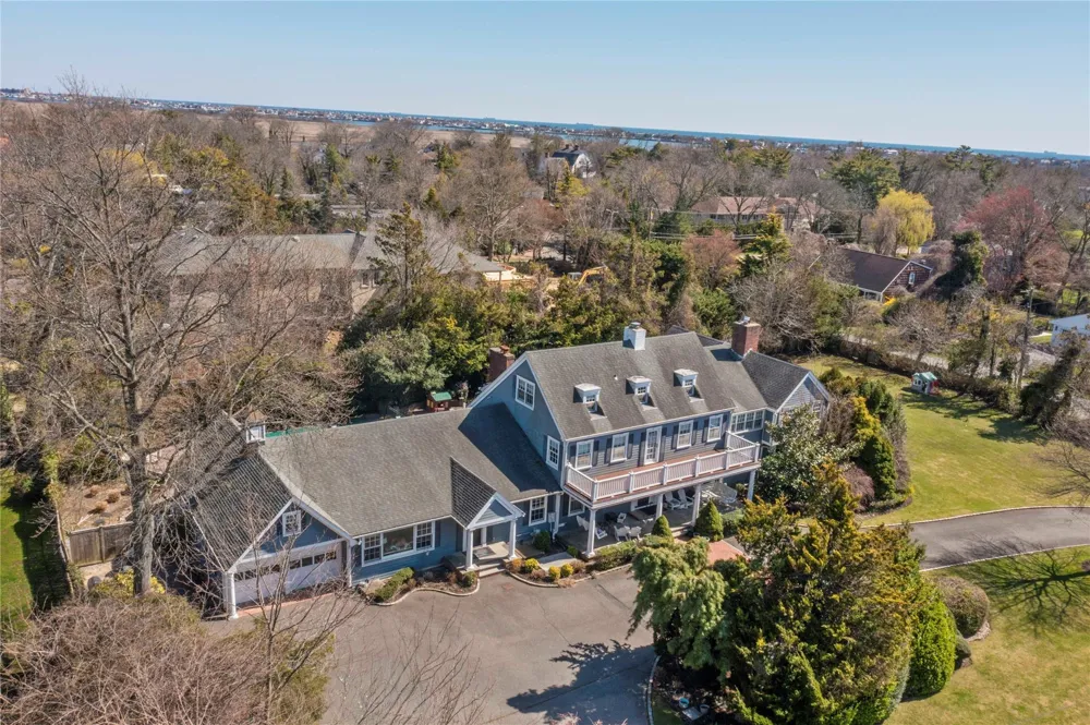 233 Narragansett Avenue Lawrence, NY 11559