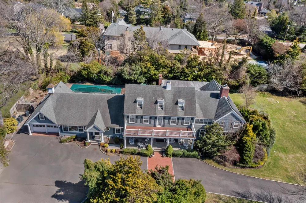 233 Narragansett Avenue Lawrence, NY 11559