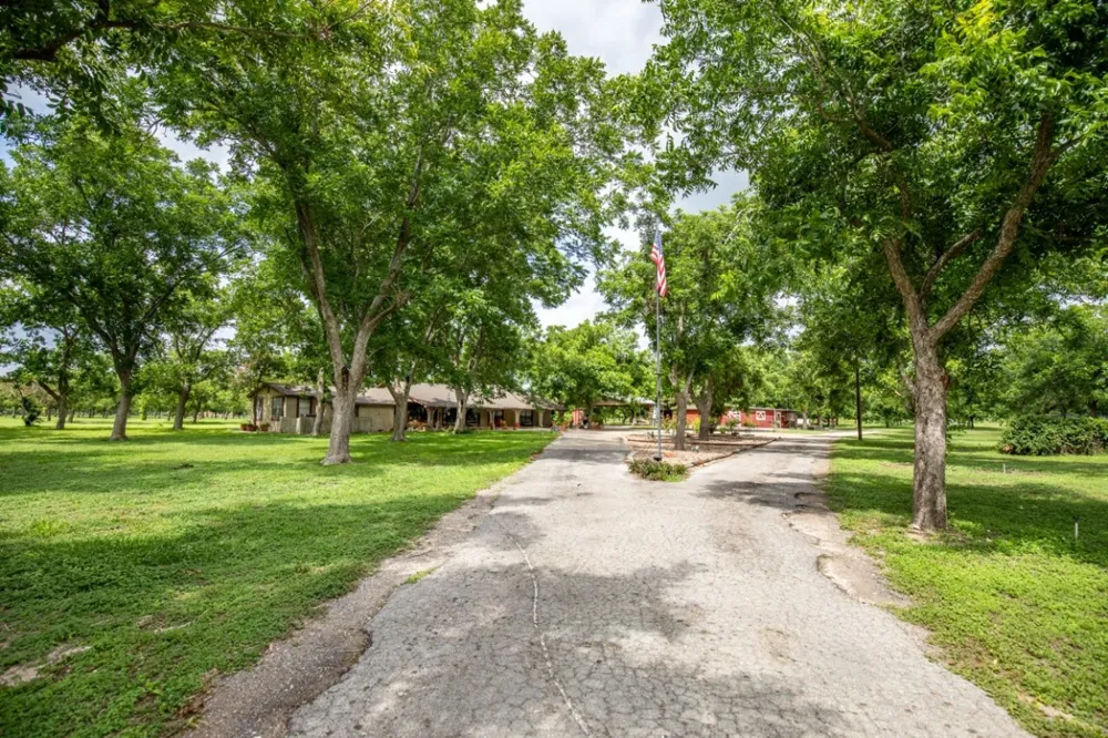 2432 County Road 402 Falfurrias, TX 78355
