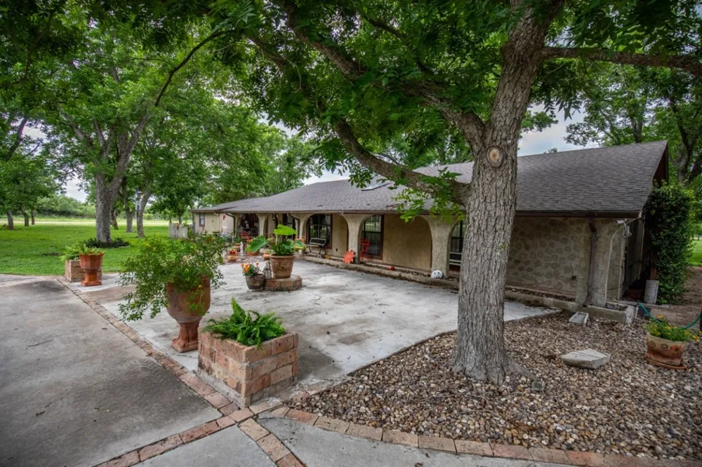 2432 County Road 402 Falfurrias, TX 78355