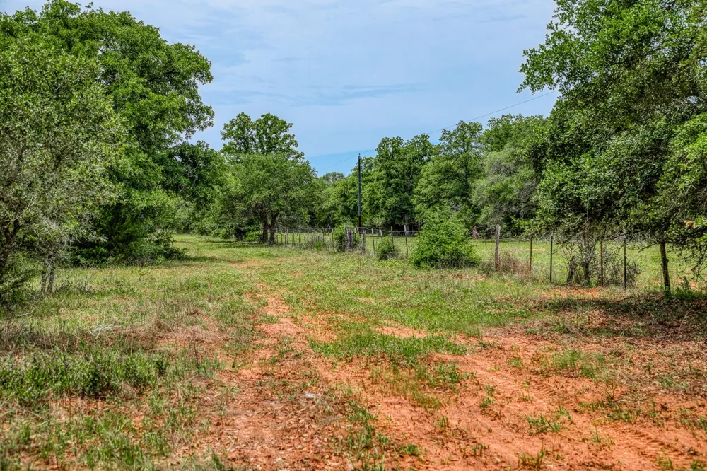 Cr 125 Hallettsville, TX 77964