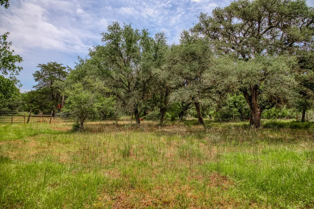 Cr 125 Hallettsville, TX 77964