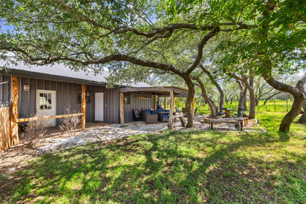 2631 US Hwy 281 Johnson City, TX 78636