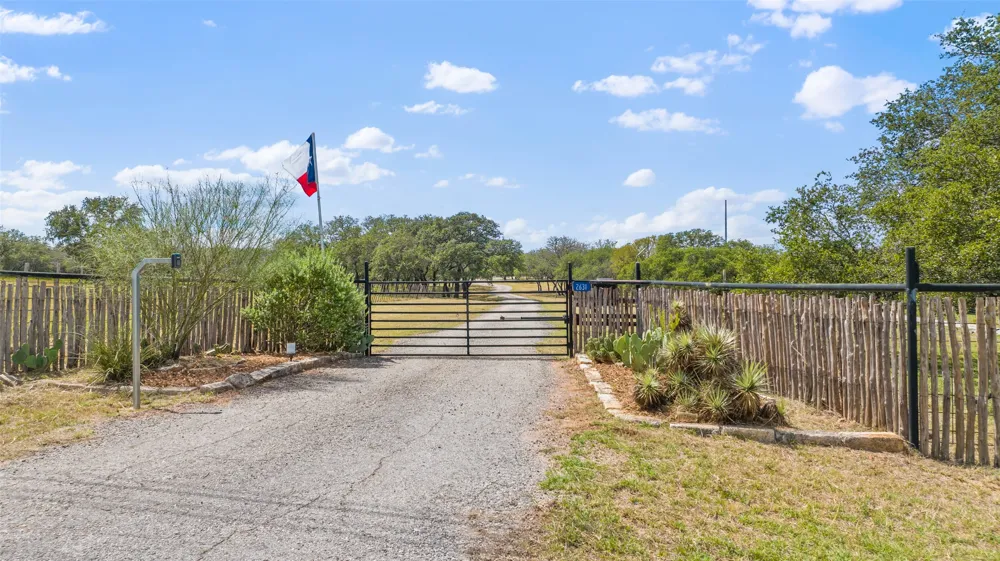 2631 US Hwy 281 Johnson City, TX 78636