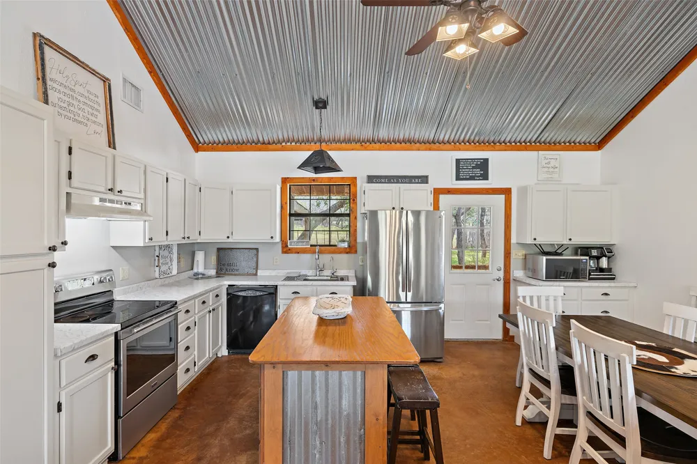 2631 US Hwy 281 Johnson City, TX 78636