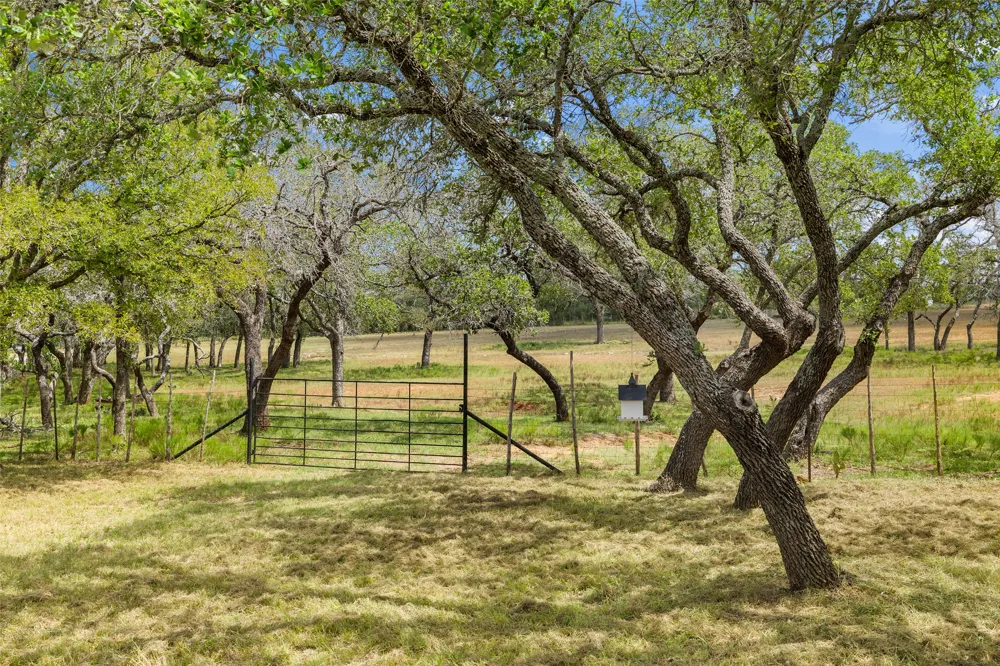 2631 US Hwy 281 Johnson City, TX 78636
