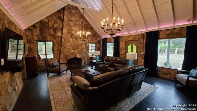 9810 Park Dr Helotes, TX 78023