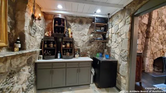 9810 Park Dr Helotes, TX 78023