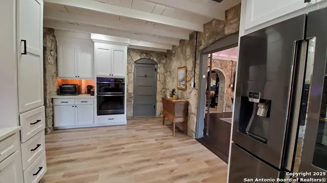 9810 Park Dr Helotes, TX 78023