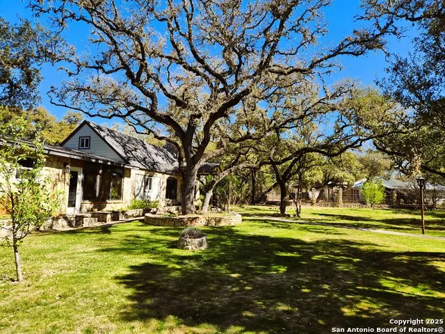 9810 Park Dr Helotes, TX 78023