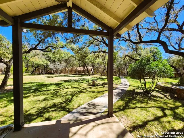 9810 Park Dr Helotes, TX 78023