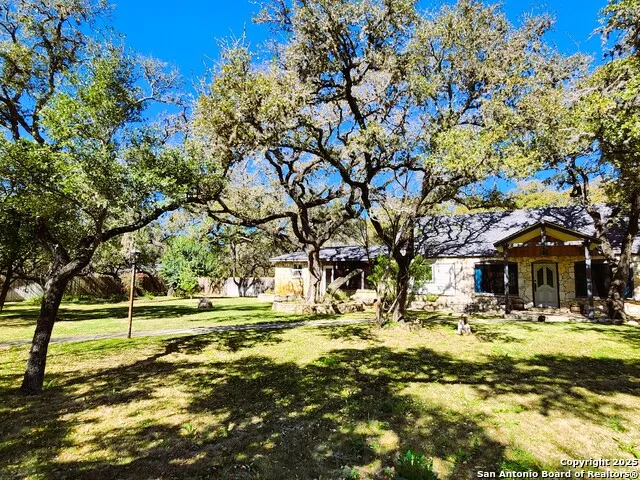 9810 Park Dr Helotes, TX 78023