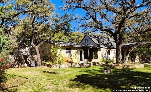 9810 Park Dr Helotes, TX 78023