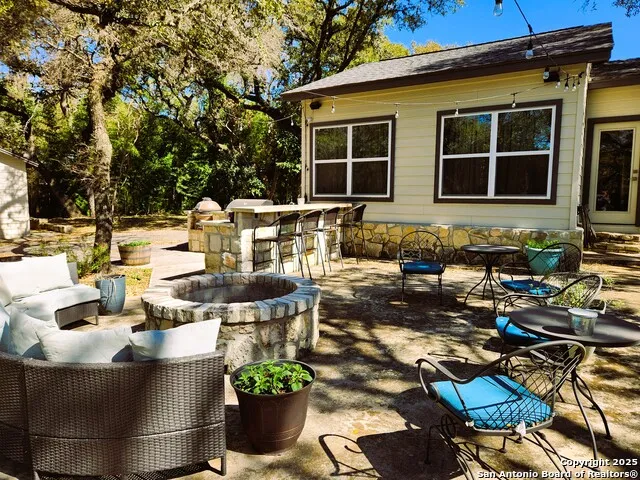 9810 Park Dr Helotes, TX 78023