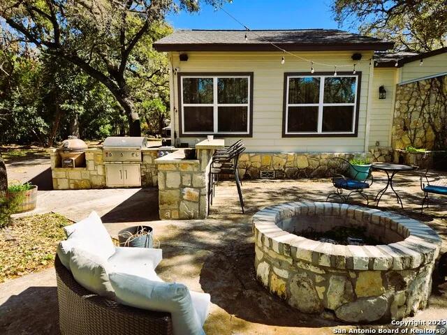 9810 Park Dr Helotes, TX 78023