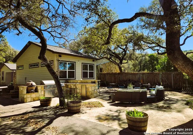 9810 Park Dr Helotes, TX 78023