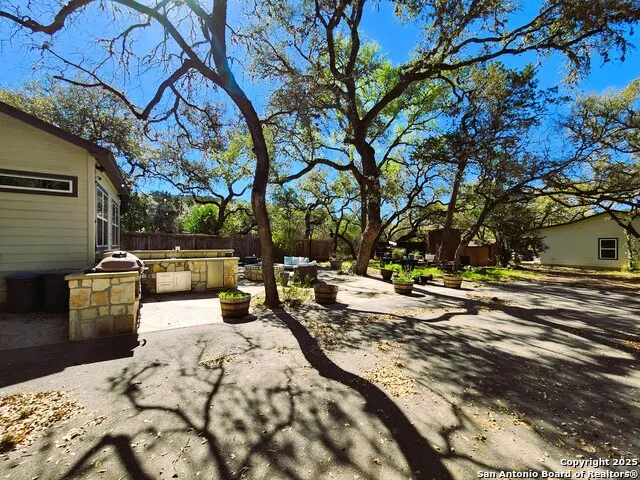 9810 Park Dr Helotes, TX 78023