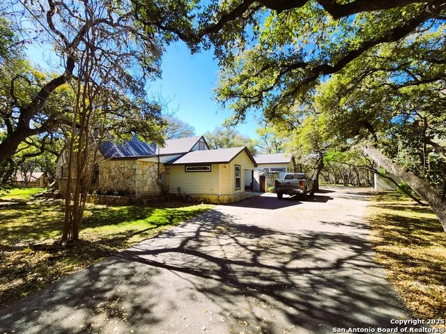 9810 Park Dr Helotes, TX 78023