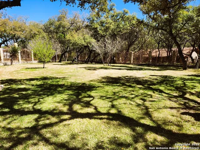 9810 Park Dr Helotes, TX 78023
