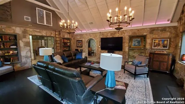 9810 Park Dr Helotes, TX 78023