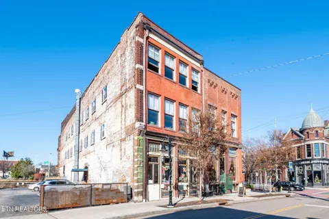 105 W Jackson Ave #1