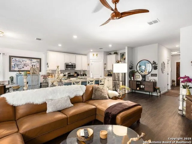 10744 Rosalina Loop Converse, TX 78109
