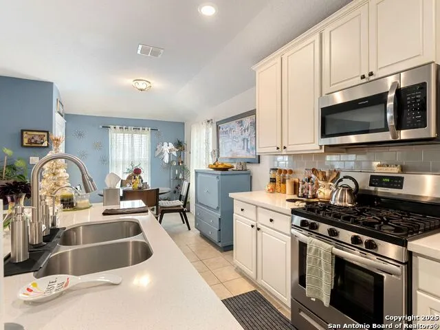 10744 Rosalina Loop Converse, TX 78109