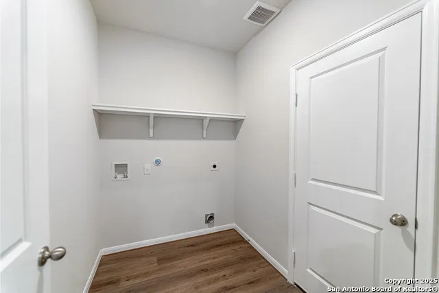 202 Ednie Ln Mico, TX 78066