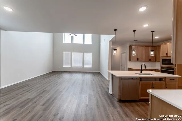 202 Ednie Ln Mico, TX 78066