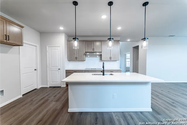 202 Ednie Ln Mico, TX 78066