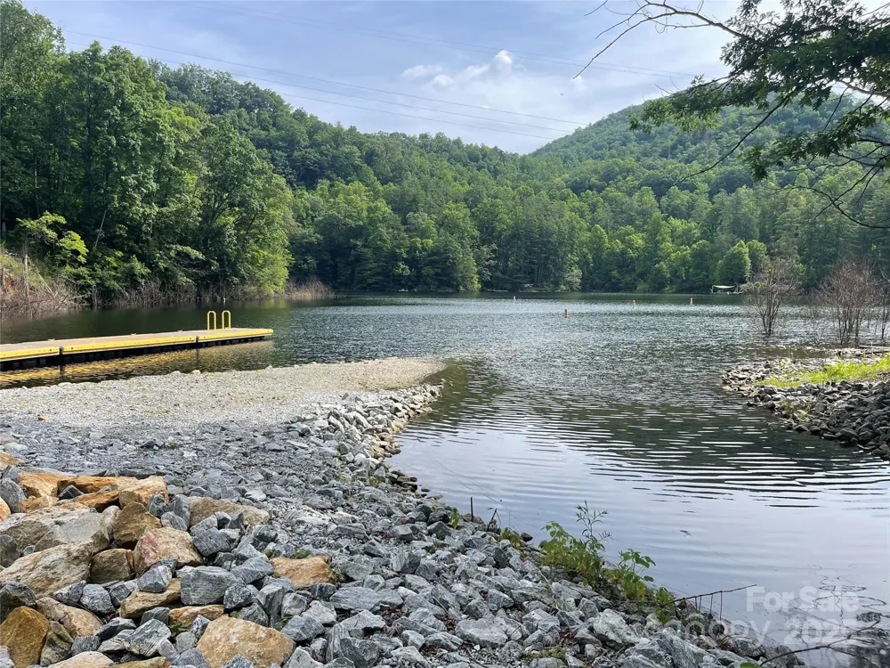 2642 Canada Road Tuckasegee, NC 28783