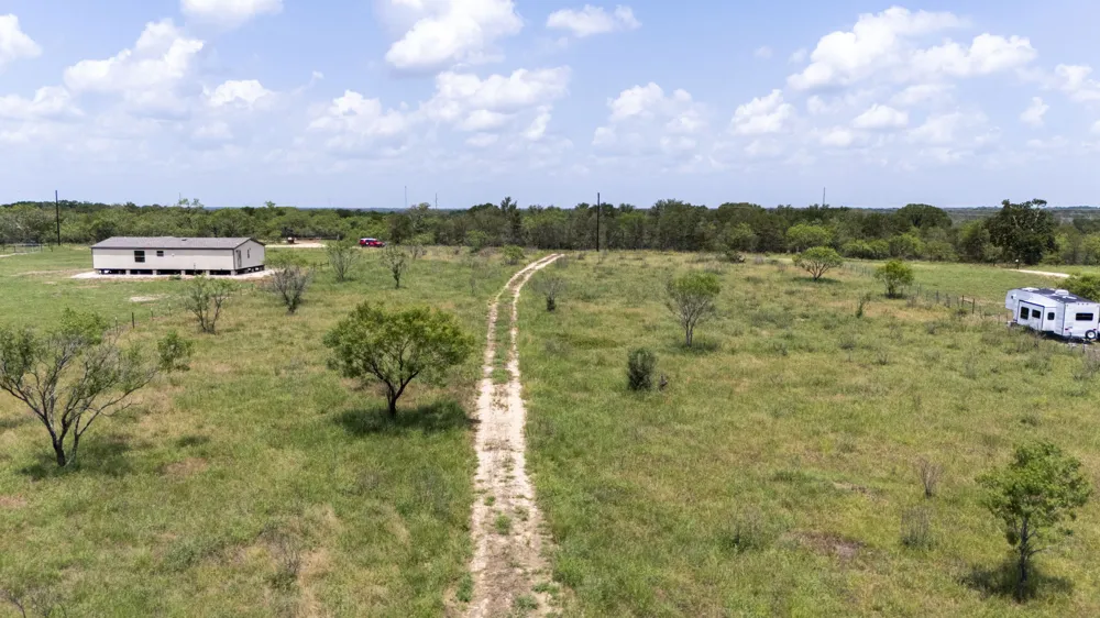 401 Turnback Trail Dale, TX 78616