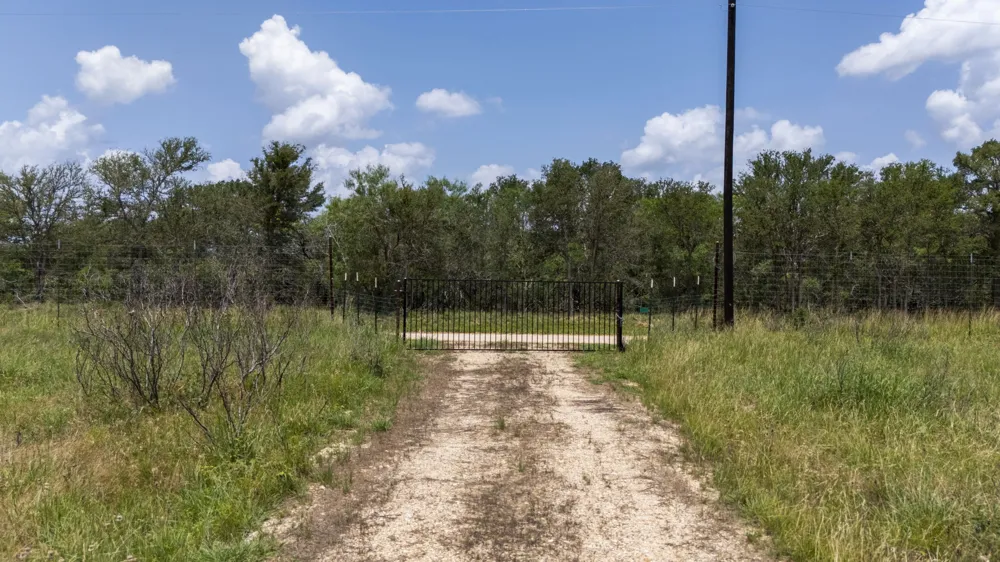 401 Turnback Trail Dale, TX 78616